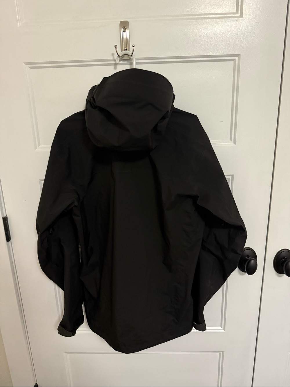 Arc'teryx Men's Black Hooded Waterproof Shell Jacket - Picture 2 of 4